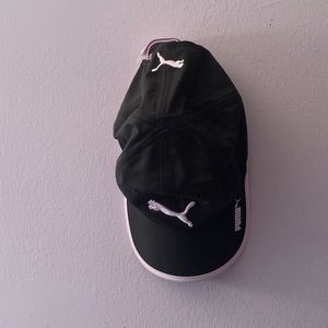 NWOT PUMA LIGHT PURLPE AND BLK HAT
